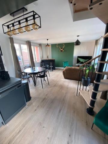 Duplex Proche Gare Vue Tour Perret Avec Parking Gratuit Apartment Amiens Exterior photo